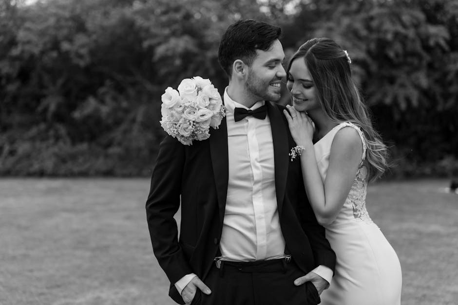 Elegant bride and groom sharing a loving moment outdoors in Córdoba.