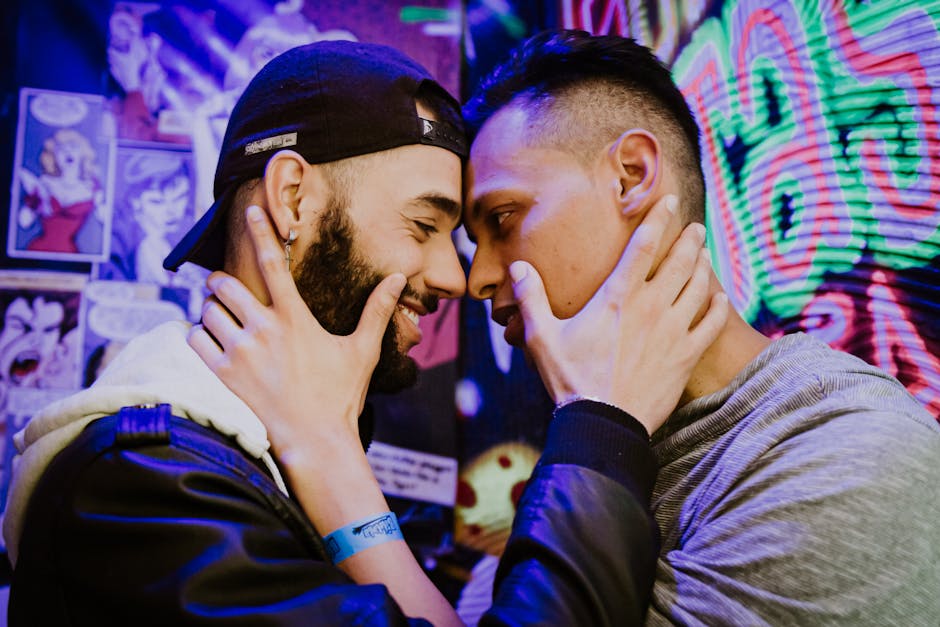 Two men share a close and affectionate moment in the vibrant streets of São Paulo.