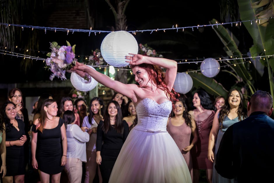 Bride tosses bouquet surrounded by cheerful guests at a vibrant outdoor wedding in Guadalajara.